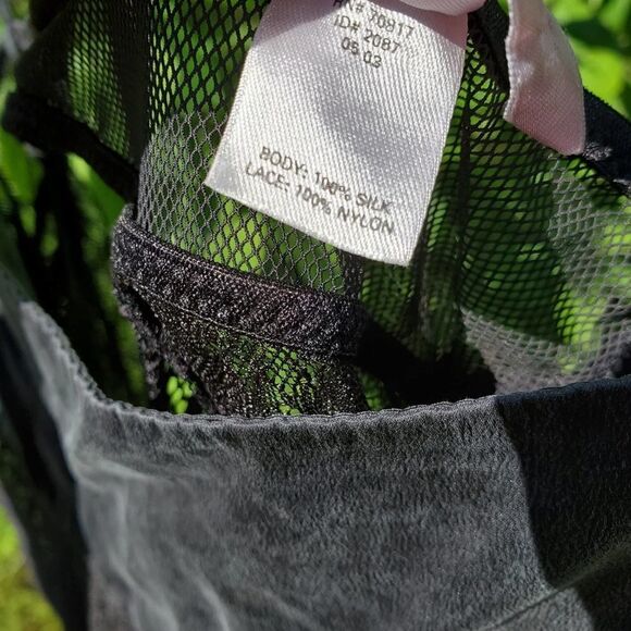 𝅺VICTORIA Secret silk and lace nightie key whole - Picture 7 of 8